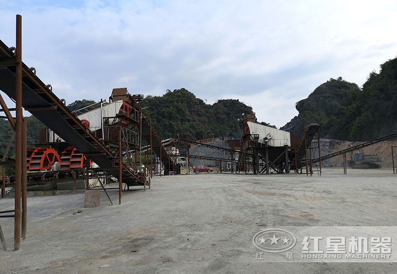 方案三配置現(xiàn)場：破碎機+制砂機+洗砂機，費用80萬以上